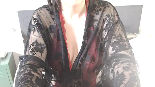 Snapshot of Ella_Next_Door chatting on March 2025 12:11:02 PM Ella Next Door online show from March 2025 12:11:02 PM