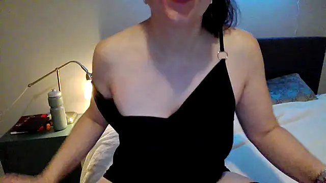 Snapshot of Ella_Next_Door chatting on March 2025 09:10:02 PM Ella Next Door online show from March 2025 09:10:02 PM