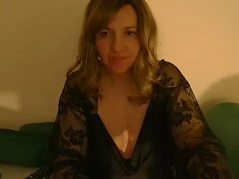 Snapshot of Ella_Next_Door chatting on November 2025 11:32:01 PM Ella Next Door online show from November 2025 11:32:01 PM