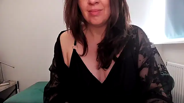 Snapshot of Ella_Next_Door chatting on December 2025 01:26:01 PM Ella Next Door online show from December 2025 01:26:01 PM