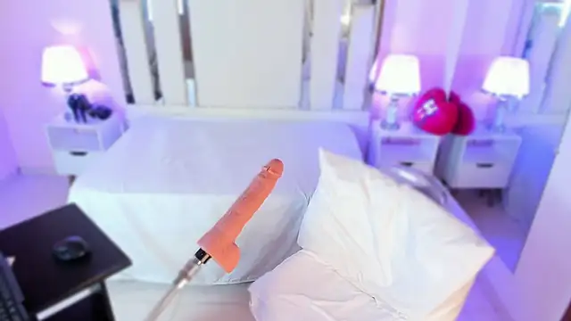 Miliaangeles online show from November 2025 12:06:02 PM