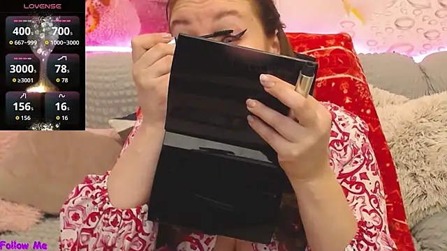 Snapshot of Nataly_cute chatting on December 2025 08:05:01 PM Nataly cute online show from December 2025 08:05:01 PM