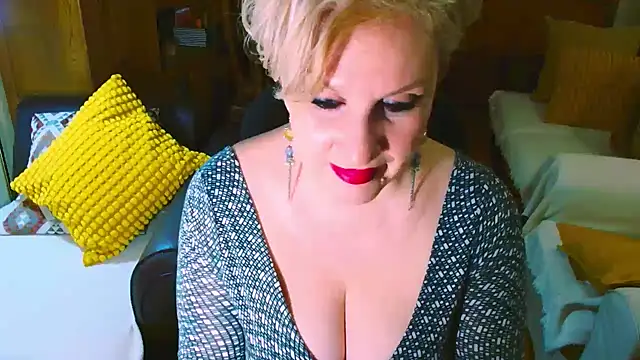 Snapshot of GattonaBiondona chatting on January 2025 09:30:02 AM GattonaBiondona online show from January 2025 09:30:02 AM