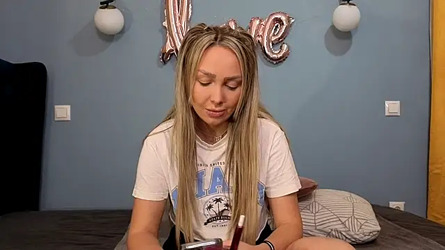 Snapshot of AnnaMaee chatting on February 2025 09:12:01 PM AnnaMaee online show from February 2025 09:12:01 PM