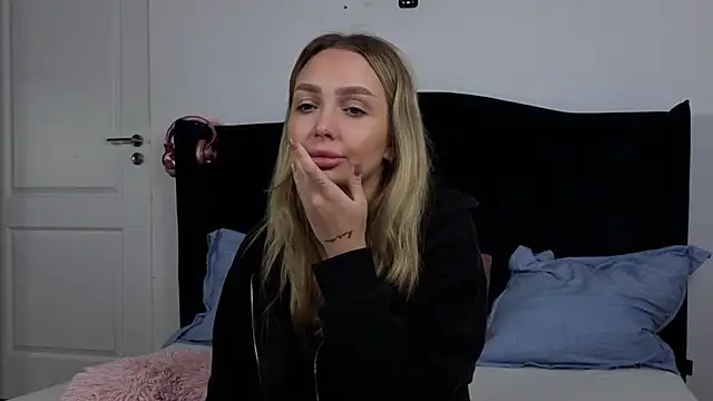 Snapshot of AnnaMaee chatting on November 2025 06:45:01 PM AnnaMaee online show from November 2025 06:45:01 PM