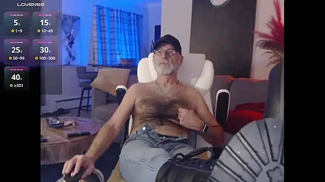 Snapshot of Towndude123 chatting on January 2025 07:00:02 AM Towndude123 online show from January 2025 07:00:02 AM