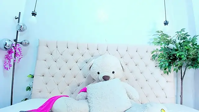 Snapshot of Victoria_Coleman chatting on November 2025 07:13:01 PM Victoria Coleman online show from November 2025 07:13:01 PM