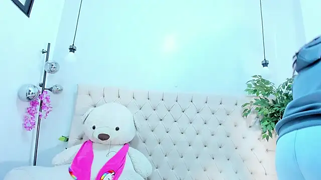 Snapshot of Victoria_Coleman chatting on December 2025 08:16:02 PM Victoria Coleman online show from December 2025 08:16:02 PM