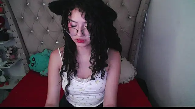 Snapshot of CherieCurl chatting on November 2025 12:09:01 AM CherieCurl online show from November 2025 12:09:01 AM