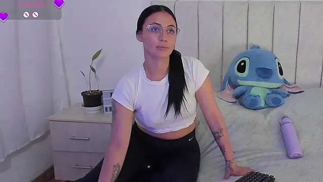 Snapshot of anny_roberts chatting on November 2025 10:44:02 PM anny roberts online show from November 2025 10:44:02 PM