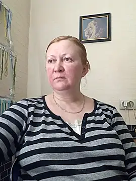 Snapshot of blondyaguar chatting on February 2026 03:44:02 PM blondyaguar online show from February 2026 03:44:02 PM