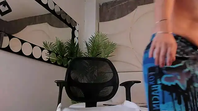 Karimferrer online show from October 2025 07:33:02 PM