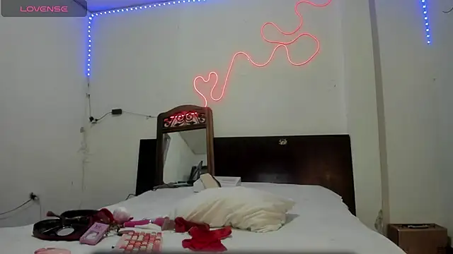 latinaStepmom online show from June 2026 10:44:01 PM