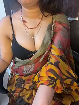 Snapshot of Spicy_sari_girl chatting on April 2026 04:39:01 AM Spicy sari girl online show from April 2026 04:39:01 AM
