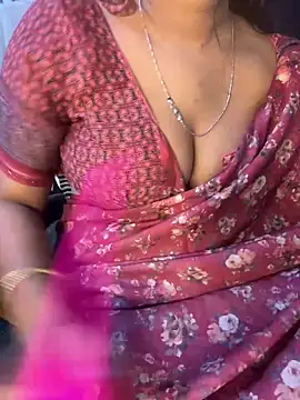 Snapshot of Spicy_sari_girl chatting on April 2026 04:32:01 AM Spicy sari girl online show from April 2026 04:32:01 AM