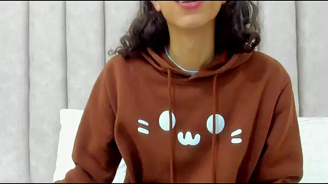 FreyaMoller online show from December 2025 01:53:01 PM