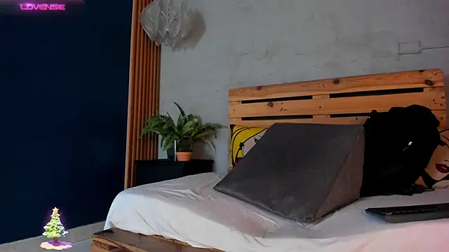 french sexx online show from December 2024 04:34:02 AM