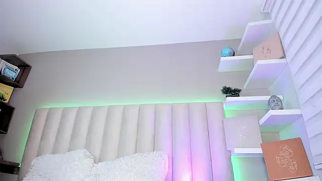 Snapshot of Sally__Walker chatting on October 2025 03:07:02 AM Sally Walker online show from October 2025 03:07:02 AM