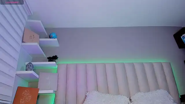 Snapshot of Sally__Walker chatting on October 2025 03:28:02 AM Sally Walker online show from October 2025 03:28:02 AM