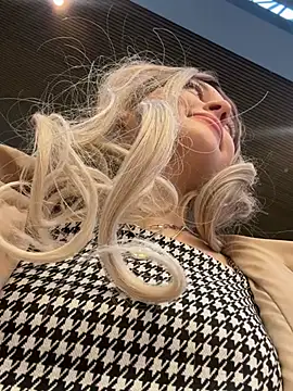 Snapshot of Times__Square chatting on January 2025 09:13:01 AM Times Square online show from January 2025 09:13:01 AM