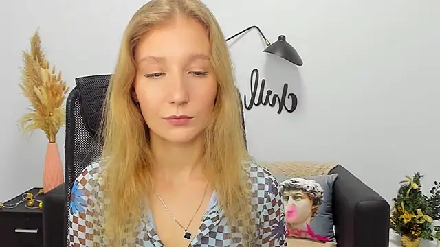 Snapshot of LolaWilsons chatting on January 2025 02:19:01 PM LolaWilsons online show from January 2025 02:19:01 PM