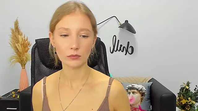 Snapshot of LolaWilsons chatting on January 2025 10:31:01 AM LolaWilsons online show from January 2025 10:31:01 AM