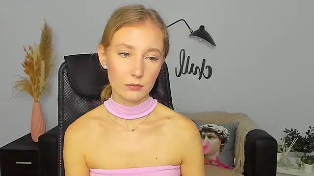 Snapshot of LolaWilsons chatting on January 2025 10:06:02 AM LolaWilsons online show from January 2025 10:06:02 AM