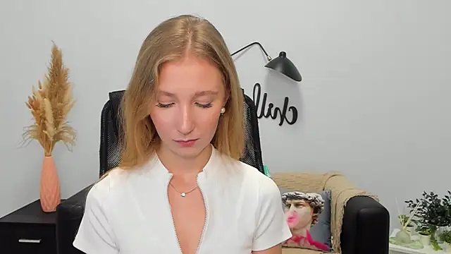 Snapshot of LolaWilsons chatting on January 2025 01:59:02 PM LolaWilsons online show from January 2025 01:59:02 PM