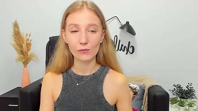 Snapshot of LolaWilsons chatting on March 2025 02:05:02 PM LolaWilsons online show from March 2025 02:05:02 PM