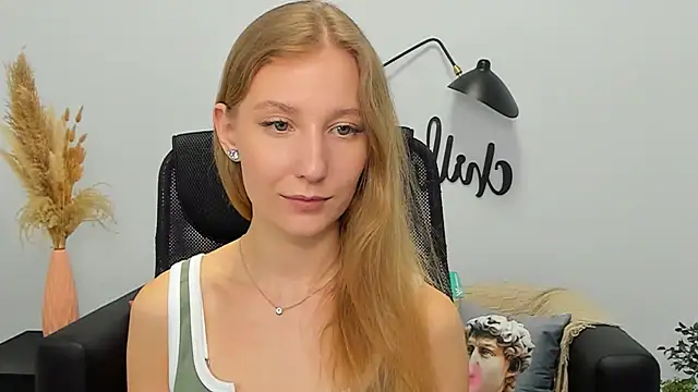 Snapshot of LolaWilsons chatting on March 2025 12:23:02 PM LolaWilsons online show from March 2025 12:23:02 PM