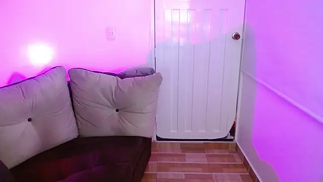 Snapshot of milfrousse chatting on February 2026 10:11:01 AM milfrousse online show from February 2026 10:11:01 AM