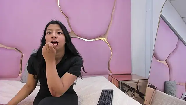 VaneLin18 online show from September 2025 08:42:01 PM