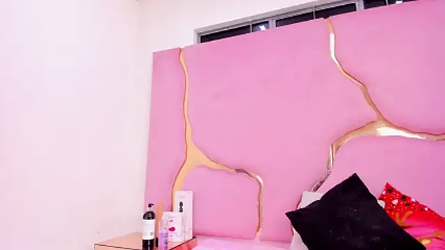 VaneLin18 online show from December 2025 09:35:01 PM