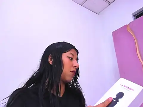 VaneLin18 online show from December 2025 08:39:01 PM