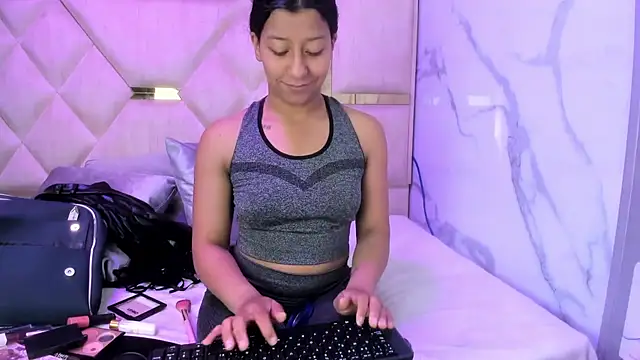 VaneLin18 online show from February 2026 04:45:02 PM