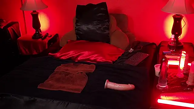 Snapshot of JenniferCD chatting on November 2025 06:12:01 PM JenniferCD online show from November 2025 06:12:01 PM