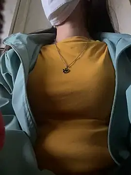 Snapshot of Tuongvy05 chatting on December 2024 03:53:02 PM Tuongvy05 online show from December 2024 03:53:02 PM