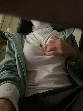 Snapshot of Tuongvy05 chatting on December 2024 01:14:01 PM Tuongvy05 online show from December 2024 01:14:01 PM