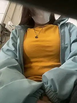 Snapshot of Tuongvy05 chatting on January 2025 03:54:01 AM Tuongvy05 online show from January 2025 03:54:01 AM