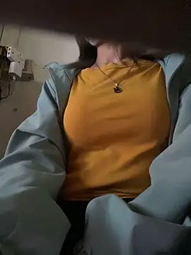 Snapshot of Tuongvy05 chatting on January 2025 03:03:01 PM Tuongvy05 online show from January 2025 03:03:01 PM