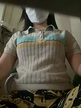 Snapshot of Tuongvy05 chatting on March 2025 03:37:01 PM Tuongvy05 online show from March 2025 03:37:01 PM