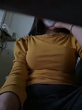 Snapshot of Tuongvy05 chatting on March 2025 05:31:01 PM Tuongvy05 online show from March 2025 05:31:01 PM