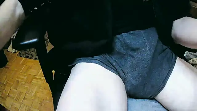 Snapshot of skinnyandthick chatting on October 2025 06:34:01 PM skinnyandthick online show from October 2025 06:34:01 PM