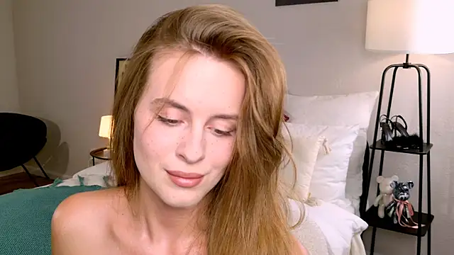 RozzitaBedberry online show from September 2025 01:00:02 PM