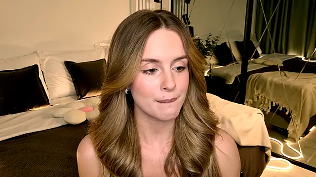 RozzitaBedberry online show from April 2026 02:11:02 PM