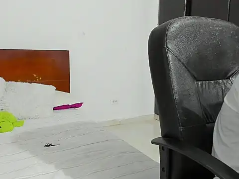 Chandler ken online show from October 2025 01:08:02 AM