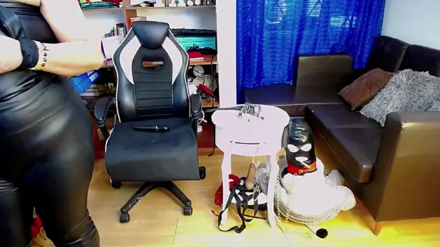 LiaTaylorr online show from September 2025 12:41:01 PM