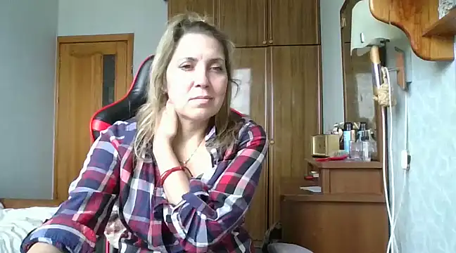 Snapshot of IrinaB1 chatting on February 2025 01:38:02 PM IrinaB1 online show from February 2025 01:38:02 PM