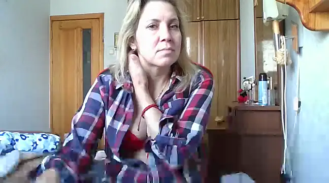 Snapshot of IrinaB1 chatting on February 2025 07:23:01 AM IrinaB1 online show from February 2025 07:23:01 AM