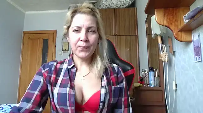 Snapshot of IrinaB1 chatting on February 2025 07:56:01 AM IrinaB1 online show from February 2025 07:56:01 AM